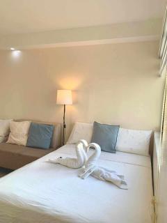 Walk to SM - Ayala, The Persimmon with Pool - 8