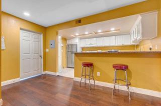 2 Bed Apartment with Private Terrace Near SoFi - 0