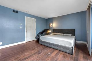 2 Bed Apartment with Private Terrace Near SoFi - 2