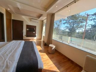 Castle INN Hotel - 9