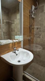 Elliannah Pines Hotel - 1