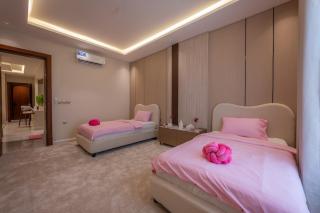 شقة فاخرة بثلاث غرف نوم دخول ذكي وموقف خاص - 4