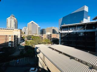 Lineal with SuperSized TV & Backup water power - 6