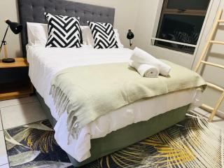 The Bolton - 300m to Rosebank Mall - 6