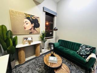 The Bolton - 300m to Rosebank Mall - 1