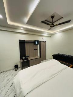 Annapurnq Banquet And Inn - 0