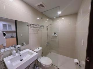 BGC High Rise, Uptown Mall Link, 5G WiFi, Pool, Ste 19 - 3