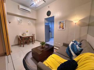 BGC High Rise, Uptown Mall Link, 5G WiFi, Pool, Ste 19 - 5