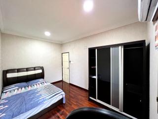 YB Guest House 4 Bilik 5 Katil - 3