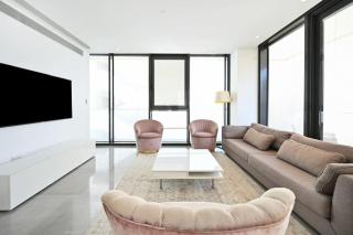 Modern Beachfront Haven 3BR by HolyGuest - 3