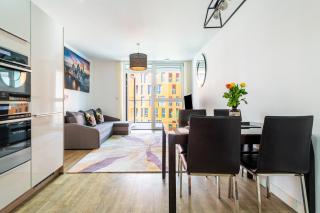 Luxury Docklands 2Bed apt- Close to Excel- Canary Wharf- City Airport - 02 Arena- Free Parking- PS 4 - 7