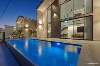 como -שתי וילות יוקרתיות עם בריכה פרטית מחוממת ומקורה - 7