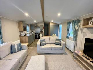 Modern caravan - Whitecliff Bay - 2
