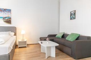 Stylish & Cozy 2BR Stay, Steps from AKH - 3