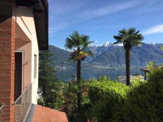 "Traumhafter Blick" auf Lago Maggiore und umliegende Berge - b48575 - 8