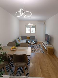 Gorgerous 2 Bed Apartment - 5