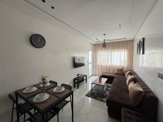 Modern Retreat by Airport & Beach - 9