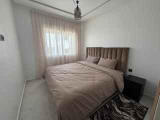 Modern Retreat by Airport & Beach - 8