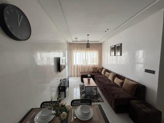 Modern Retreat by Airport & Beach - 2