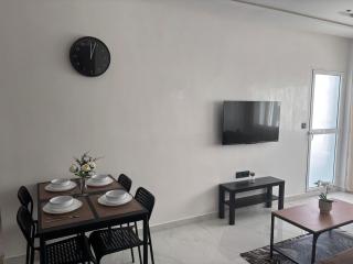 Modern Retreat by Airport & Beach - 1