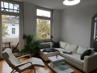 Modern apartment with balcony in a central location - 0