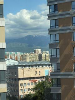 Светлая и уютная квартира с видом на горы, рядом с ТРЦ - 9