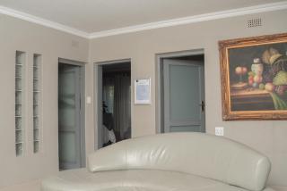 Sandown Suites and Conference Centre - 8