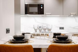 Elegant Apartment with Sauna, Town Hall Square, Old Town - 2