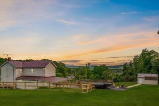 Spacious & Fun Family Oasis, Games, Hot Tub, View - 0