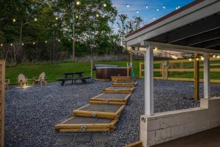 Spacious & Fun Family Oasis, Games, Hot Tub, View - 6