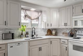 Spacious & Fun Family Oasis, Games, Hot Tub, View - 2