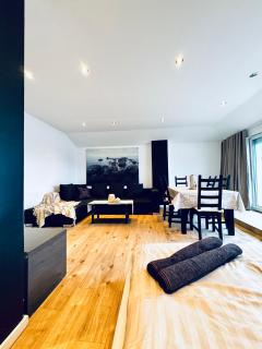 Amazing 2BR Apt, 16-Mins to Blumengärten - 3