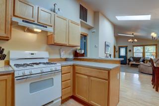 Huckleberry Cottage - 2