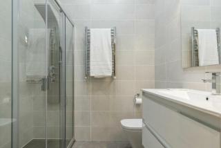 Amplio y Confortable en el Casco Viejo con Parking Privado - 2