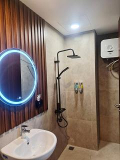 Apartement Seaview Studio Lv 37 at Pollux Batam by Party - 3