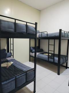 Neomi Neomi Guesthouse Malang - 6