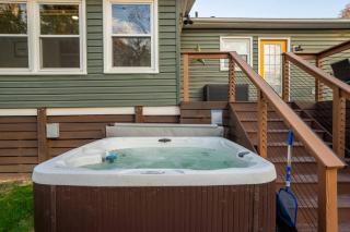 ShenandoahEscape~HotTub~OutdoorCinema~DogFriendly - 6