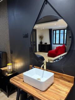 Parenthèse Enchantée pour Deux Spa privé sauna & vidéoprojecteur - 8