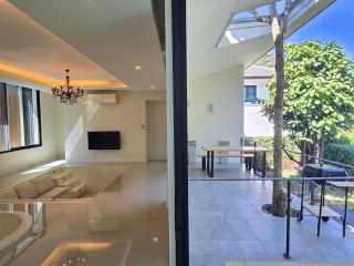 Relax greenery near town 15 min - 5