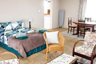 Pecan and Lime Inn The Main Den - 6