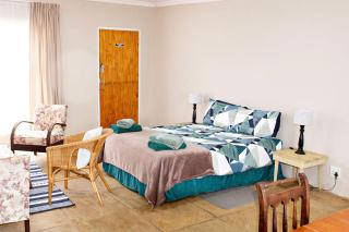 Pecan and Lime Inn The Main Den - 7