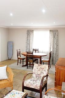 Pecan and Lime Inn The Main Den - 3