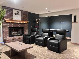 East Wichita: KingBeds w. Cinema & Park Views - 9