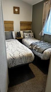 Big Boss Caravan-Camber Sands,Sleep 8, Free Wi-Fi, Netflix, Parking - 3