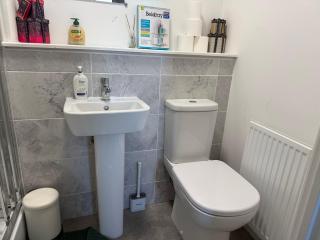 One Bedroom Apartment Near Royal Infirmary & Easy Access to Edinburgh Centre - 1