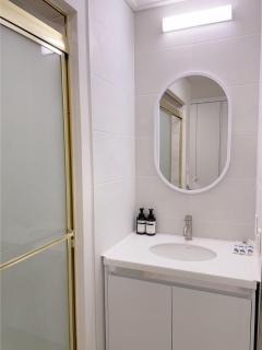 홍대 1초 숙소 - 1