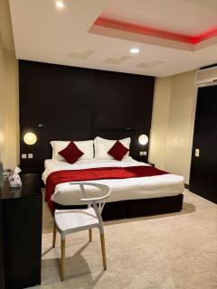 Hotel room and lounge - 1