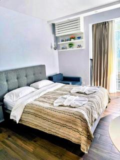 Aura by Alliance Palace - 0