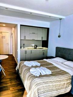 Aura by Alliance Palace - 3