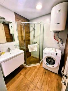 Aura by Alliance Palace - 2